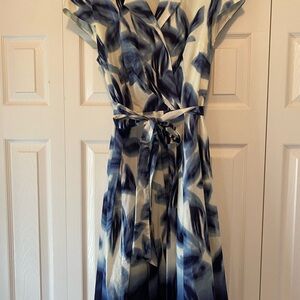 Jones Wear Blue and White Leaf Print Midi Dress